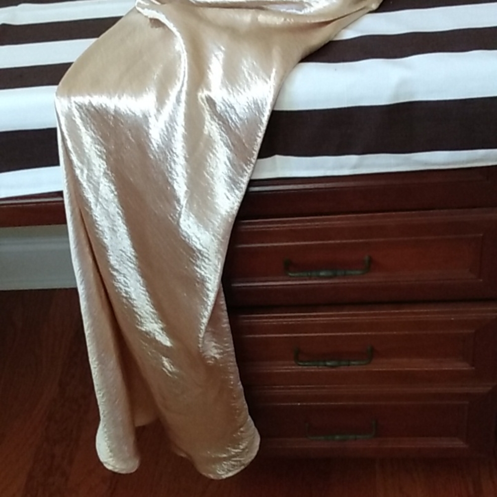 Gown - Picture 2 of 11